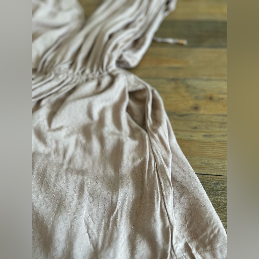 HYFVE Boutique Draped Tan Romper w/pockets Pullon Elastic waist Sz M - Picture 9 of 10